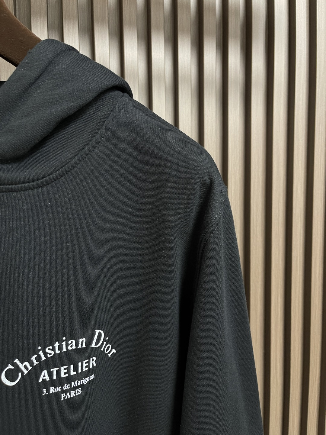 🛒🛒Dior 2025ss字母印花连帽卫衣，棉质起绒鱼鳞底面料、联名系列标志印花、连帽卫衣版型、正面袋鼠