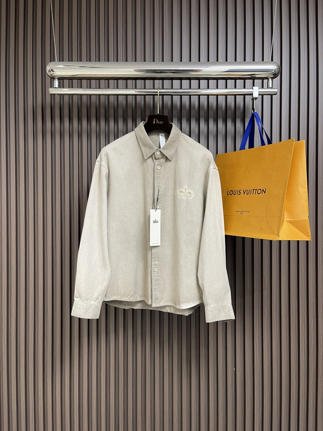 NO:573273,ALO autumn and winter casual solid color long-sleeved shirt with LOGO logo embroidery, custom-made pure cotton fabric, same color logo embroidery on the chest, breathability, comfort and functionality are all achieved to the extreme!  All customized accessories. Sizes M-XXL, shirts, alexander wang19860909ALO 秋冬LOGO标识刺绣休闲纯色长袖衬衫,订制克纯绵面料,胸前同色logo刺绣,透气性 舒适性 功能性全部都做到了极致！全部定制全套辅料.尺码M-XXL,,shirts,alexander wang,Men's clothing