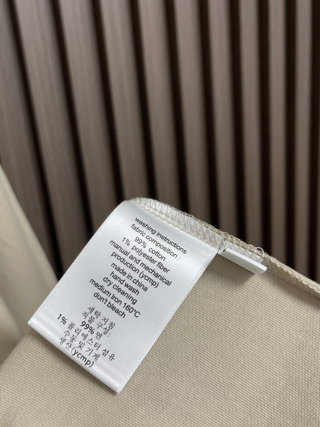 🛒🛒LV 2025SS早秋新款水钻字母短袖T恤，当经典标识邂逅璀璨水钻，这款V短袖为你解锁奢潮新范式。 