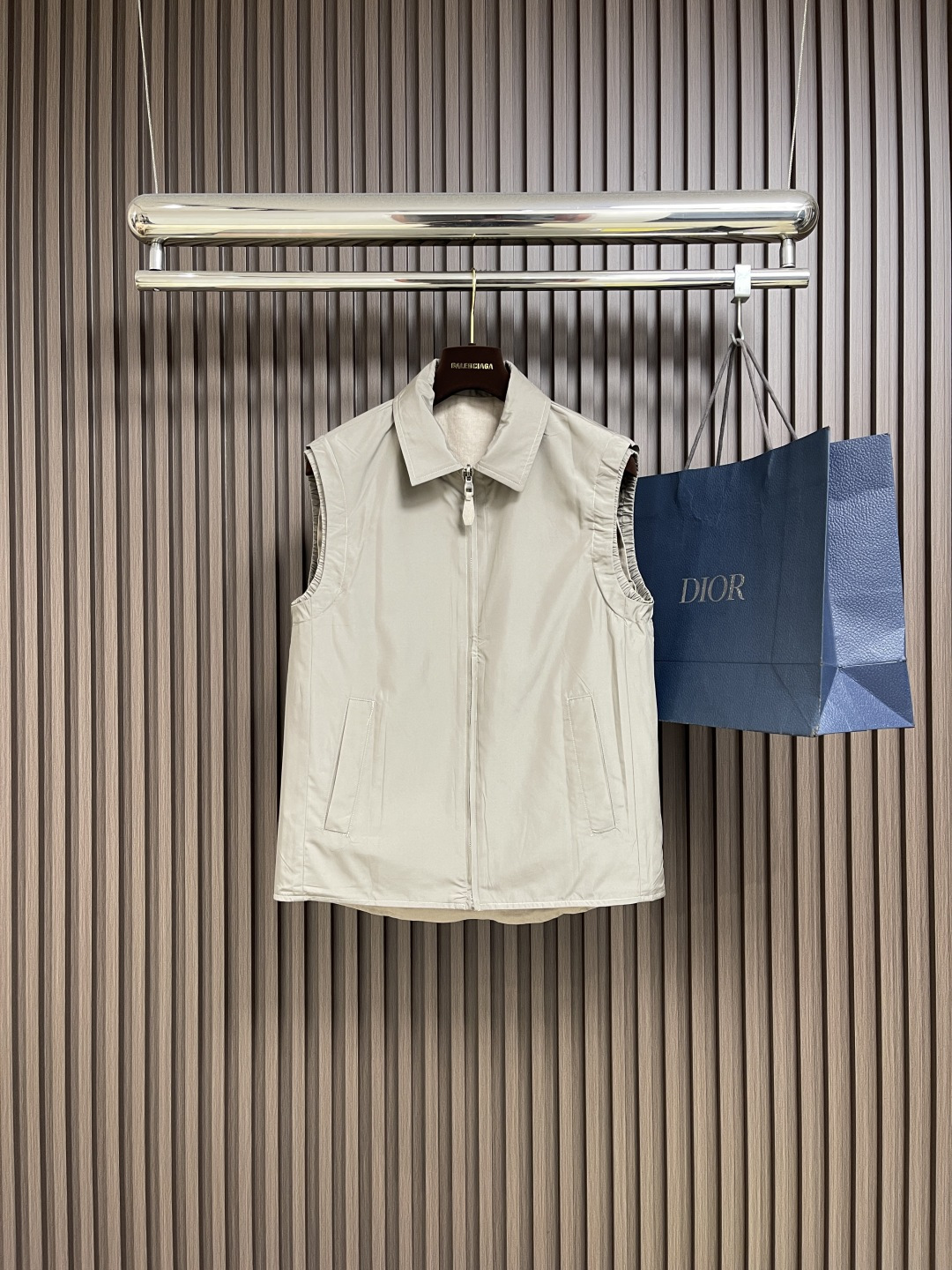 🛒🛒lP🆕 Loro Piana 双面穿无袖马甲外套，没有浮夸缀饰，唯有百年工艺沉淀的剪裁，贴合身体每一