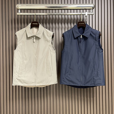 🛒🛒lP🆕 Loro Piana 双面穿无袖马甲外套,没有浮夸缀饰,唯有百年工艺沉淀的剪裁,贴合身体每一 🛒🛒lP🆕 Loro Piana 双面穿无袖马甲外套,没有浮夸缀饰,唯有百年工艺沉淀的剪裁,贴合身体每一