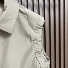 🛒🛒lP🆕 Loro Piana 双面穿无袖马甲外套,没有浮夸缀饰,唯有百年工艺沉淀的剪裁,贴合身体每一 🛒🛒lP🆕 Loro Piana 双面穿无袖马甲外套,没有浮夸缀饰,唯有百年工艺沉淀的剪裁,贴合身体每一