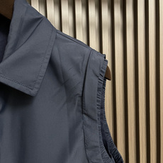 🛒🛒lP🆕 Loro Piana 双面穿无袖马甲外套,没有浮夸缀饰,唯有百年工艺沉淀的剪裁,贴合身体每一 🛒🛒lP🆕 Loro Piana 双面穿无袖马甲外套,没有浮夸缀饰,唯有百年工艺沉淀的剪裁,贴合身体每一