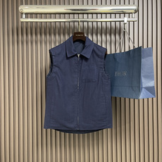 🛒🛒lP🆕 Loro Piana 双面穿无袖马甲外套,没有浮夸缀饰,唯有百年工艺沉淀的剪裁,贴合身体每一 🛒🛒lP🆕 Loro Piana 双面穿无袖马甲外套,没有浮夸缀饰,唯有百年工艺沉淀的剪裁,贴合身体每一