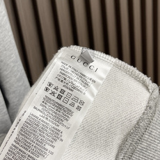 🛒🛒GUCCI 2025ss新款经典简约撞色胸前重工刺绣纯棉圆领卫衣,一贯风格,经典红白撞色,万针刺绣, 🛒🛒GUCCI 2025ss新款经典简约撞色胸前重工刺绣纯棉圆领卫衣,一贯风格,经典红白撞色,万针刺绣,