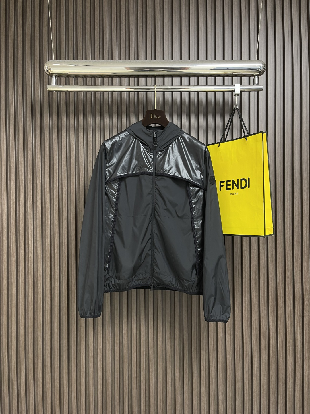 NO:523650,moncler 2025ss autumn and winter!  Warm and stylish nylon spliced ​​casual jacket!  Casual hooded model, full-quality hardware and accessories, a model with high wearability in autumn and winter, Zippered placket, detailed splicing nylon design, Combined tailoring, customer-supplied fabric, high density, comfortable upper body, soft feel, high density, and good crispness, a simple but not losing its highlight. Size 1-2-3-4-5,,jackets & coats,hats,alexander wang19860909moncler 2025ss秋冬！保暖有型 尼龙拼接休闲外套！休闲连帽款 五金辅料全品相订单,秋冬季实穿性很高的一款 拉链门襟 细节拼接尼龙的设计 合体的剪裁 面料采用客供面料 密度高 上身舒适 手感柔软密度高有很好的挺括感 简约而不失亮点的一款.尺码1-2-3-4-5,,jackets & coats,hats,alexander wang,Men's clothing