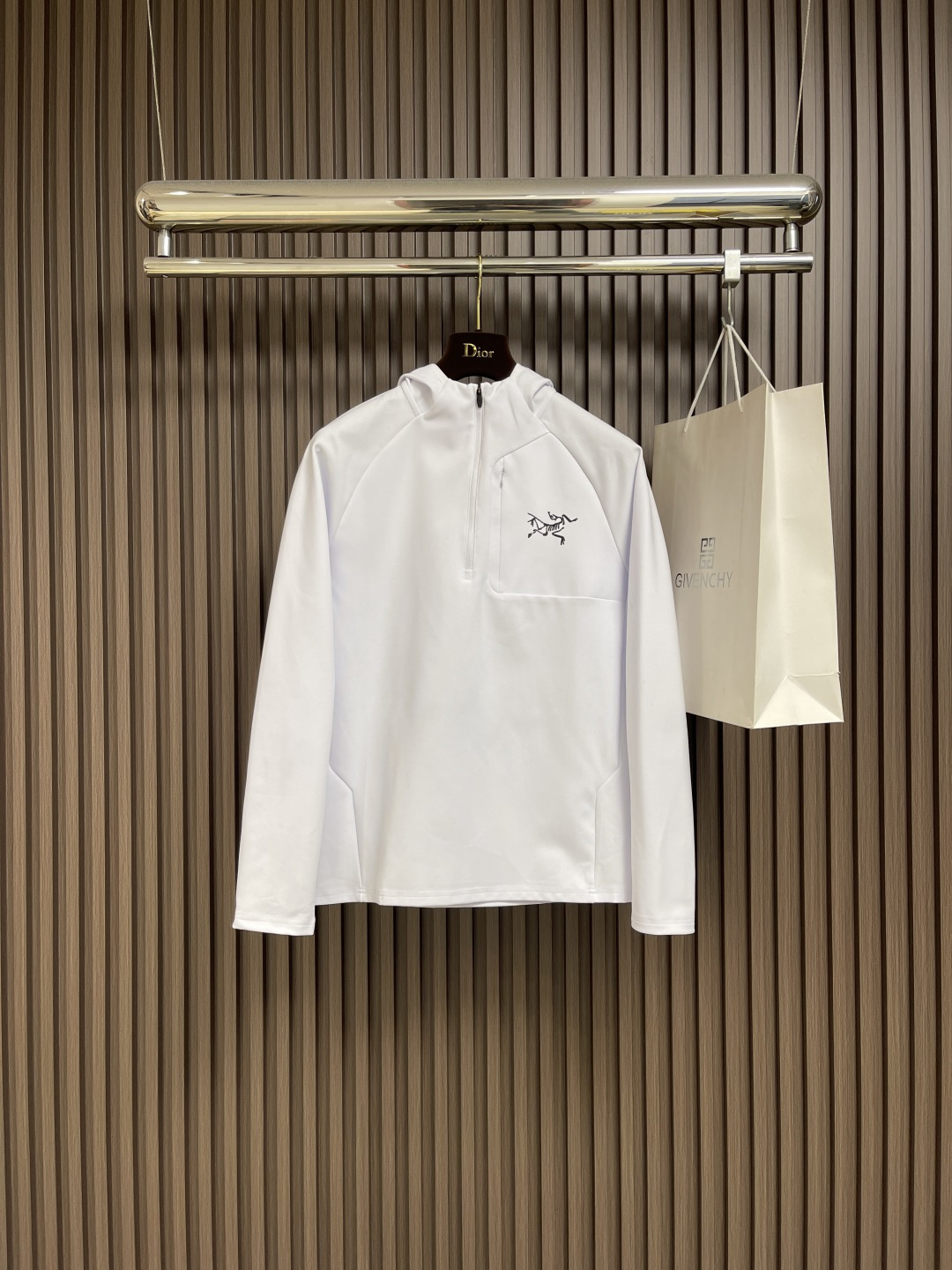 NO:572234,ARCTERYX Autumn half-zip sweatshirt with stand-up collar, made of Xinjiang Chinese cotton fabric. It feels soft and delicate. The upper body is full of texture. It is very light, comfortable and sporty. The loose fit is not tight. It is easy to control and stress-free. The whole dress is flat-lined, three-dimensional tailoring and high-end printing. Quality assurance. The cuffs, collar and hem are made of high-end ribbed fabrics. Comfortable and skin-friendly. Not afraid of ironing. Wear-resistant.  Size M-3XL,arc'teryx,hoodie,sweatshirts,jackets & coats,alexander wang19860909ARCTERYX 始祖鸟秋季立领衫半拉链卫衣外套,甄选新疆华棉面料 手感软糯细腻 上身充满质感 非常轻便舒适运动宽松版型不紧身 轻松驾驭无压力,全衣平车走线,立体剪裁,采用高端印花 品质保证 袖口领口和下摆选用高端罗纹面料 舒适亲肤 不怕熨烫 耐磨损 尺码M-3XL,arc'teryx,hoodie,sweatshirts,jackets & coats,alexander wang,Men's clothing