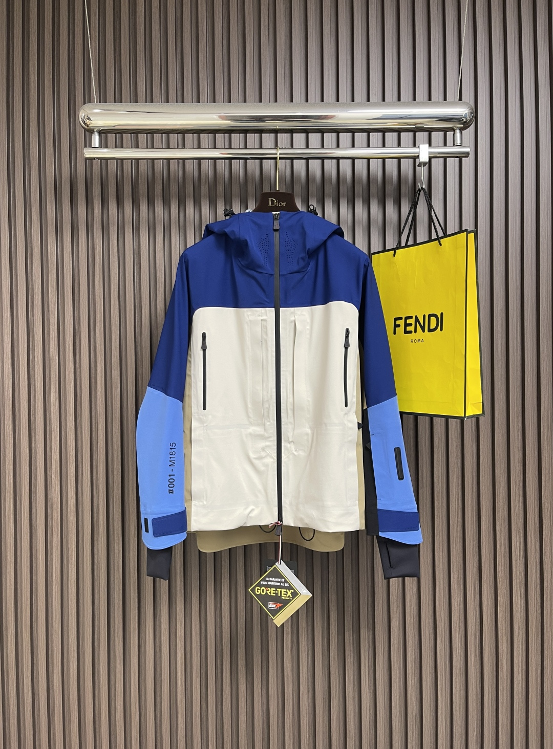 NO:572199,Moncler windproof and waterproof windproof jacket. As a leader in down jackets of this brand, this product has perfect workmanship details and fabrics. The design of the hardware zipper logo is low-luxury without losing taste. Imported fabrics are supplied by customers. They are lightweight, windproof and waterproof, and have very good breathability. They are versatile and practical, and can be used for business or leisure. Sizes 0-1-2-3-4,,jackets & coats,jackets & coats,down  jacket,alexander wang19860909Moncler 风衣夹克外套防风防水冲锋衣外套,对于此品牌冲锋衣,做为羽绒服的佼佼者,本品无伦是做工细节,还是面料,都是完美的,五金拉链logo的设计,低奢不失品味,客供进口面料,轻薄,防风防水,透气性非常好,百搭实用款,可商务可休闲.尺码0-1-2-3-4,,jackets & coats,jackets & coats,down jacket,alexander wang,Men's clothing