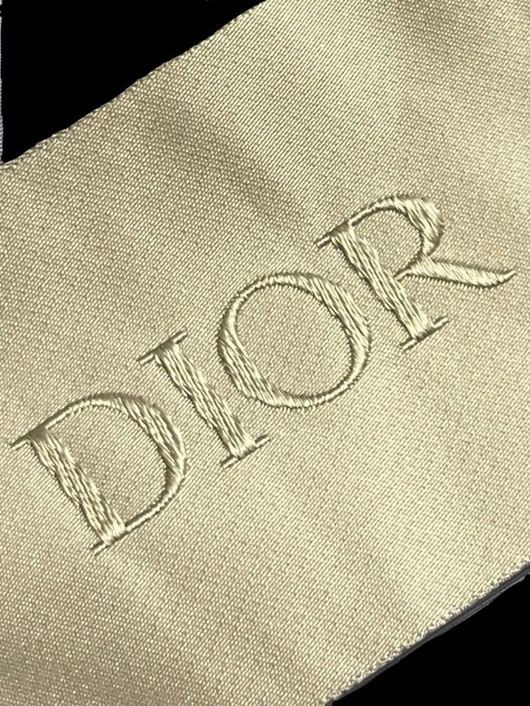 🛒🛒Dior 2025ss新款连帽拼接外套，向dior经典的 oblique 印花致敬。采用客供面料精心