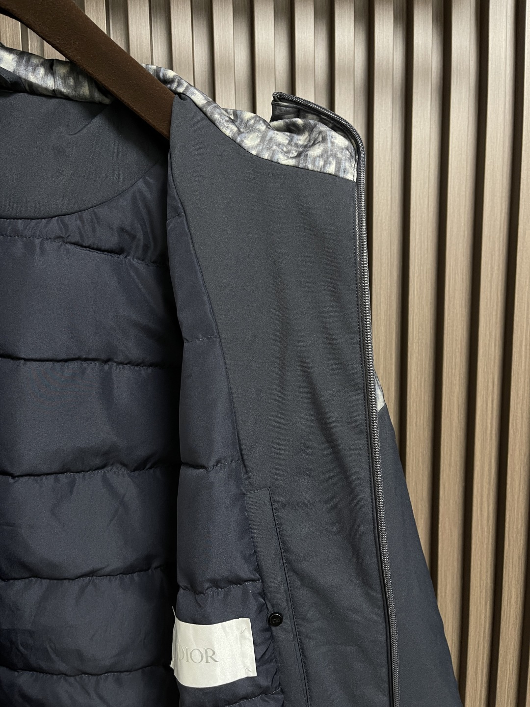 🛒🛒Dior 2025ss新款连帽拼接外套，向dior经典的 oblique 印花致敬。采用客供面料精心