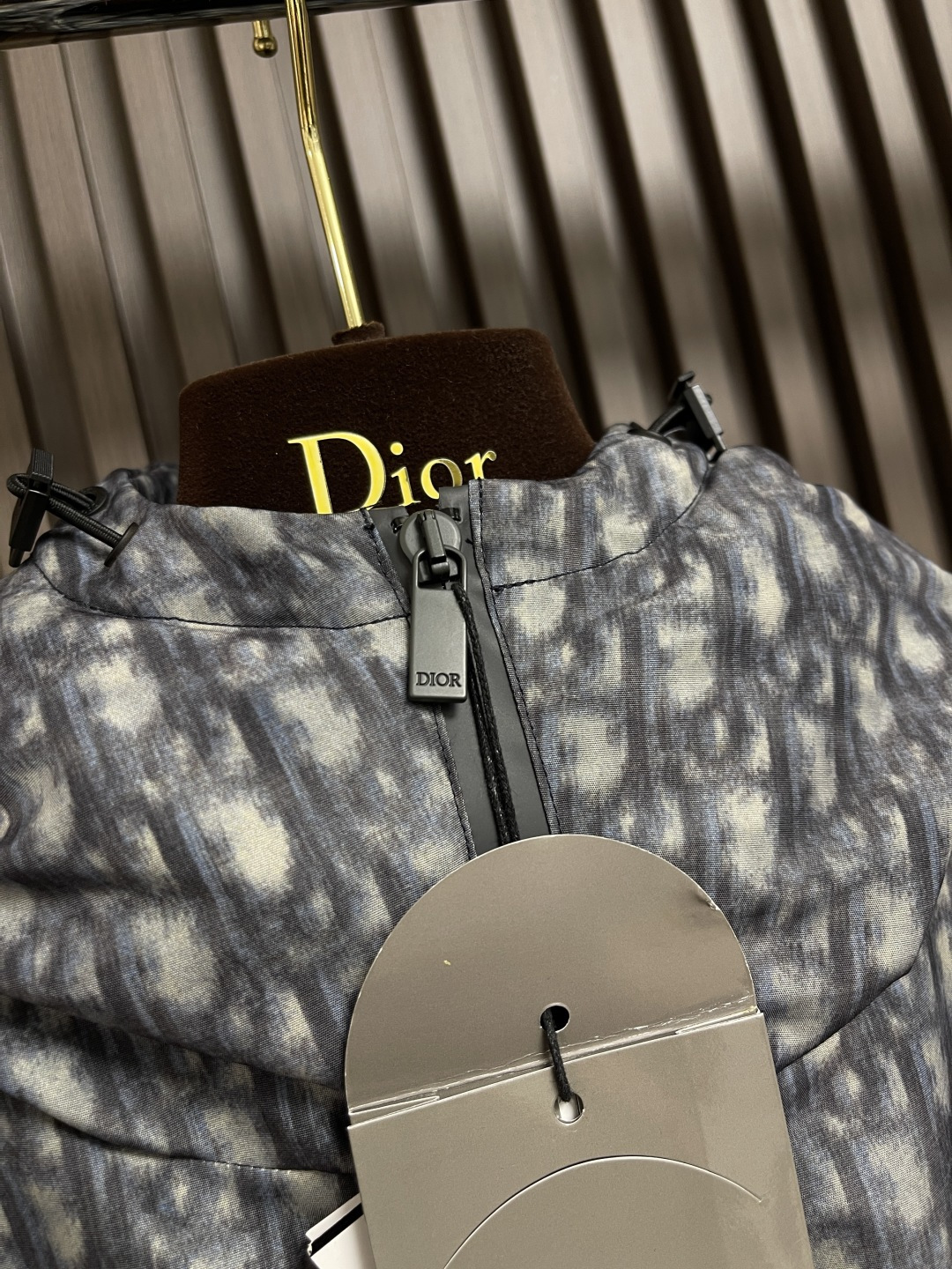 🛒🛒Dior 2025ss新款连帽拼接外套，向dior经典的 oblique 印花致敬。采用客供面料精心