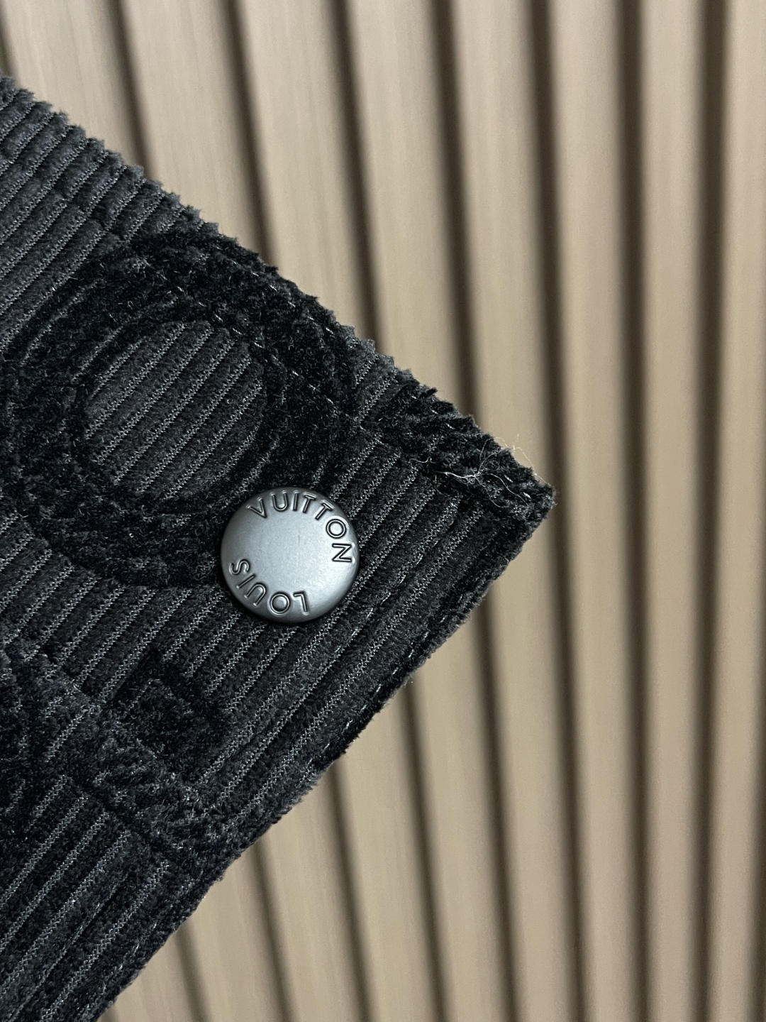 🛒🛒LV 2025s植绒满印外套。采用平纹布立体织绒