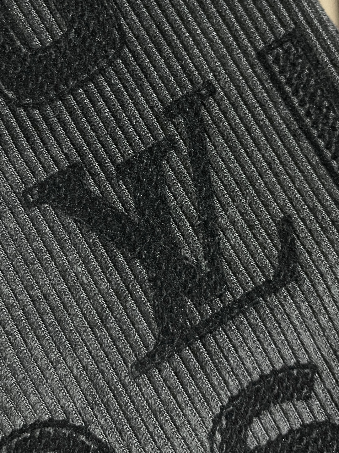 🛒🛒LV 2025s植绒满印外套。采用平纹布立体织绒