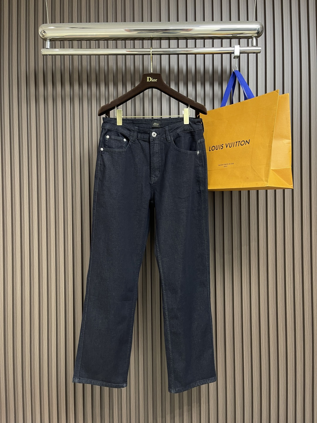 NO:572162,Brioni Brioni 2025SS early autumn new jeans, the brand's new series, soft, comfortable and textured, classic element color, custom made of imported high-end hardware accessories, exquisite detail processing, super upper body effect, trendy and versatile. Size 29-30-31-32-33-34-36,,jeans,alexander wang19860909Brioni 布里奥尼2025SS早秋新品牛仔裤,品牌全新推出系列,柔软舒适有质感,经典元素色系,定制进口高端五金辅料制作,细节处理精致,上身效果超级无敌赞,潮流百搭.尺码29-30-31-32-33-34-36,,jeans,alexander wang,Men's clothing