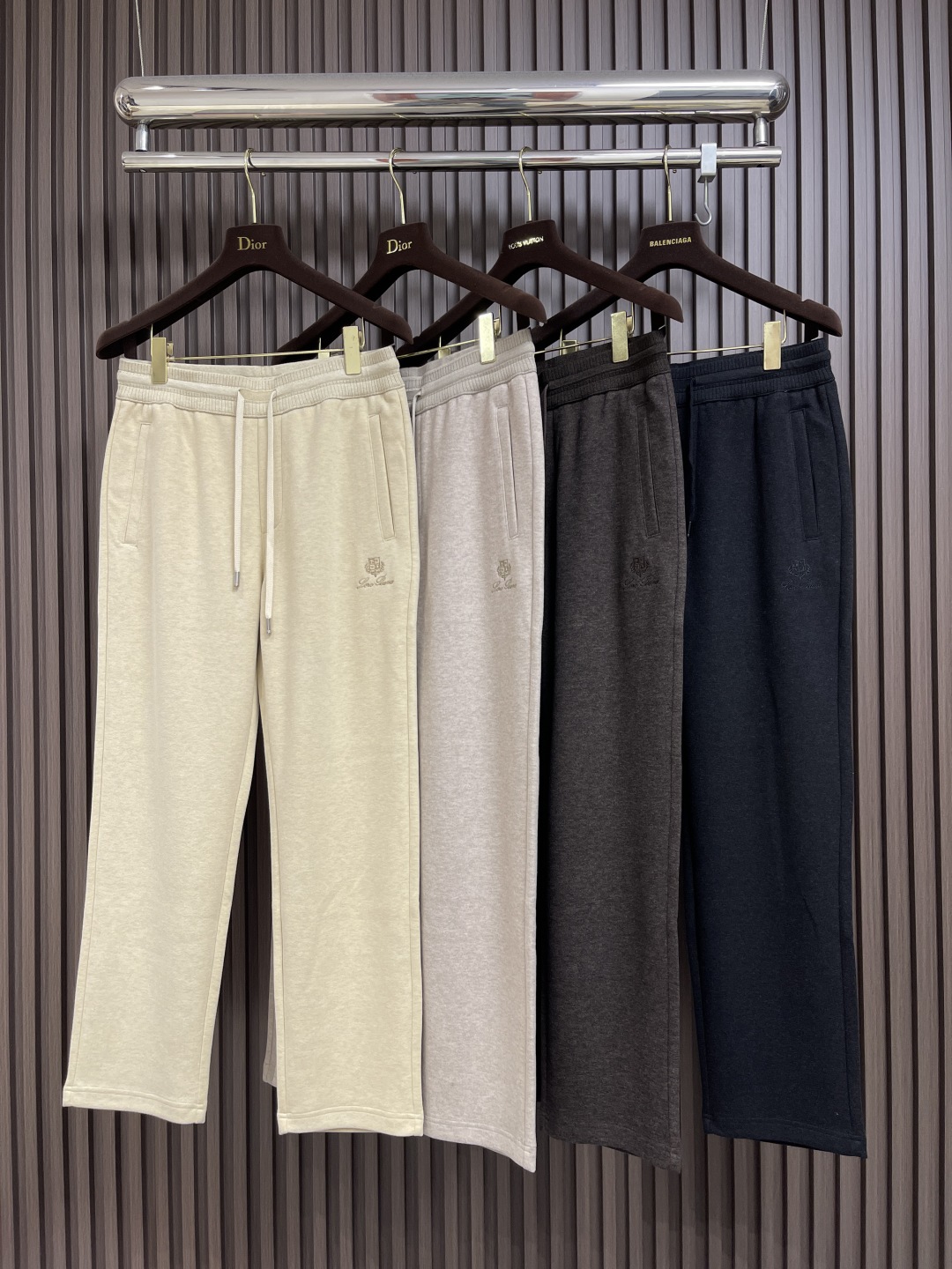 🛒🛒lP🆕 LoroPiana 秋冬新款男士直筒运动裤，混纺面料、三标齐、松紧腰抽绳、合体的裁剪、车线工