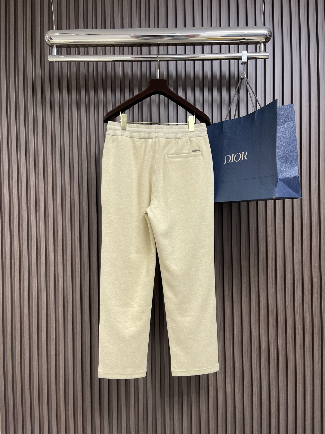🛒🛒lP🆕 LoroPiana 秋冬新款男士直筒运动裤，混纺面料、三标齐、松紧腰抽绳、合体的裁剪、车线工