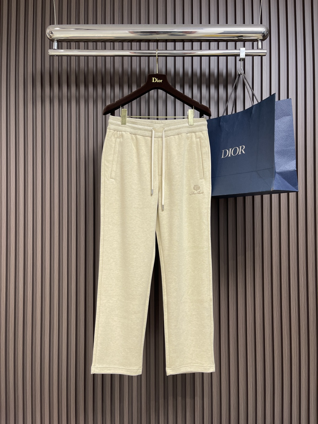 🛒🛒lP🆕 LoroPiana 秋冬新款男士直筒运动裤，混纺面料、三标齐、松紧腰抽绳、合体的裁剪、车线工