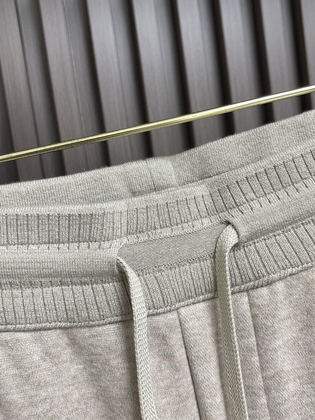 🛒🛒lP🆕 LoroPiana 秋冬新款男士直筒运动裤，混纺面料、三标齐、松紧腰抽绳、合体的裁剪、车线工
