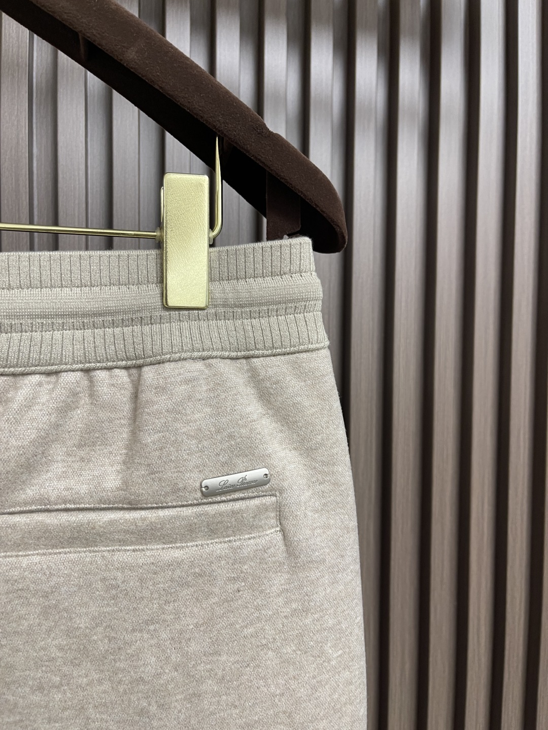 🛒🛒lP🆕 LoroPiana 秋冬新款男士直筒运动裤，混纺面料、三标齐、松紧腰抽绳、合体的裁剪、车线工