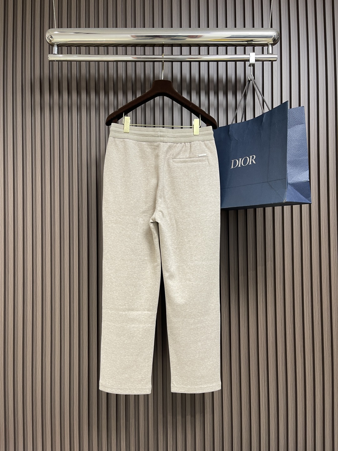 🛒🛒lP🆕 LoroPiana 秋冬新款男士直筒运动裤，混纺面料、三标齐、松紧腰抽绳、合体的裁剪、车线工