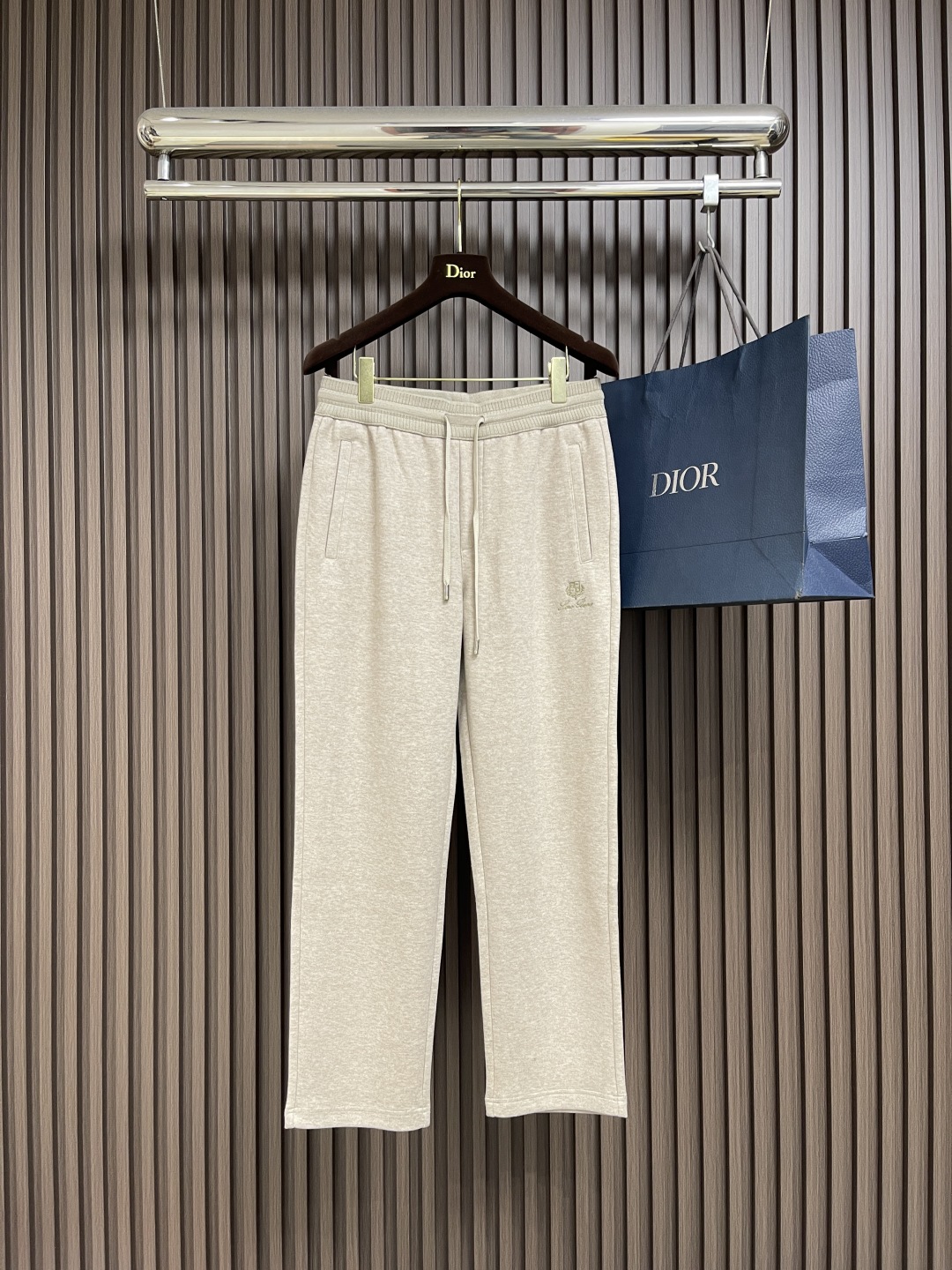 🛒🛒lP🆕 LoroPiana 秋冬新款男士直筒运动裤，混纺面料、三标齐、松紧腰抽绳、合体的裁剪、车线工