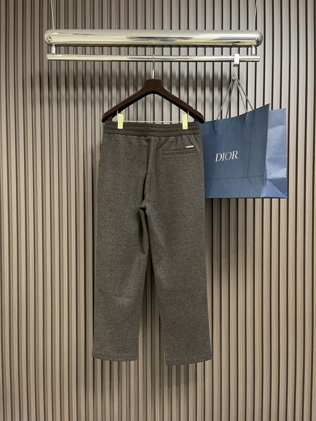 🛒🛒lP🆕 LoroPiana 秋冬新款男士直筒运动裤，混纺面料、三标齐、松紧腰抽绳、合体的裁剪、车线工