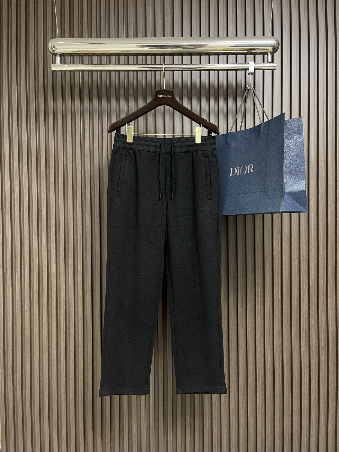 🛒🛒lP🆕 LoroPiana 秋冬新款男士直筒运动裤，混纺面料、三标齐、松紧腰抽绳、合体的裁剪、车线工