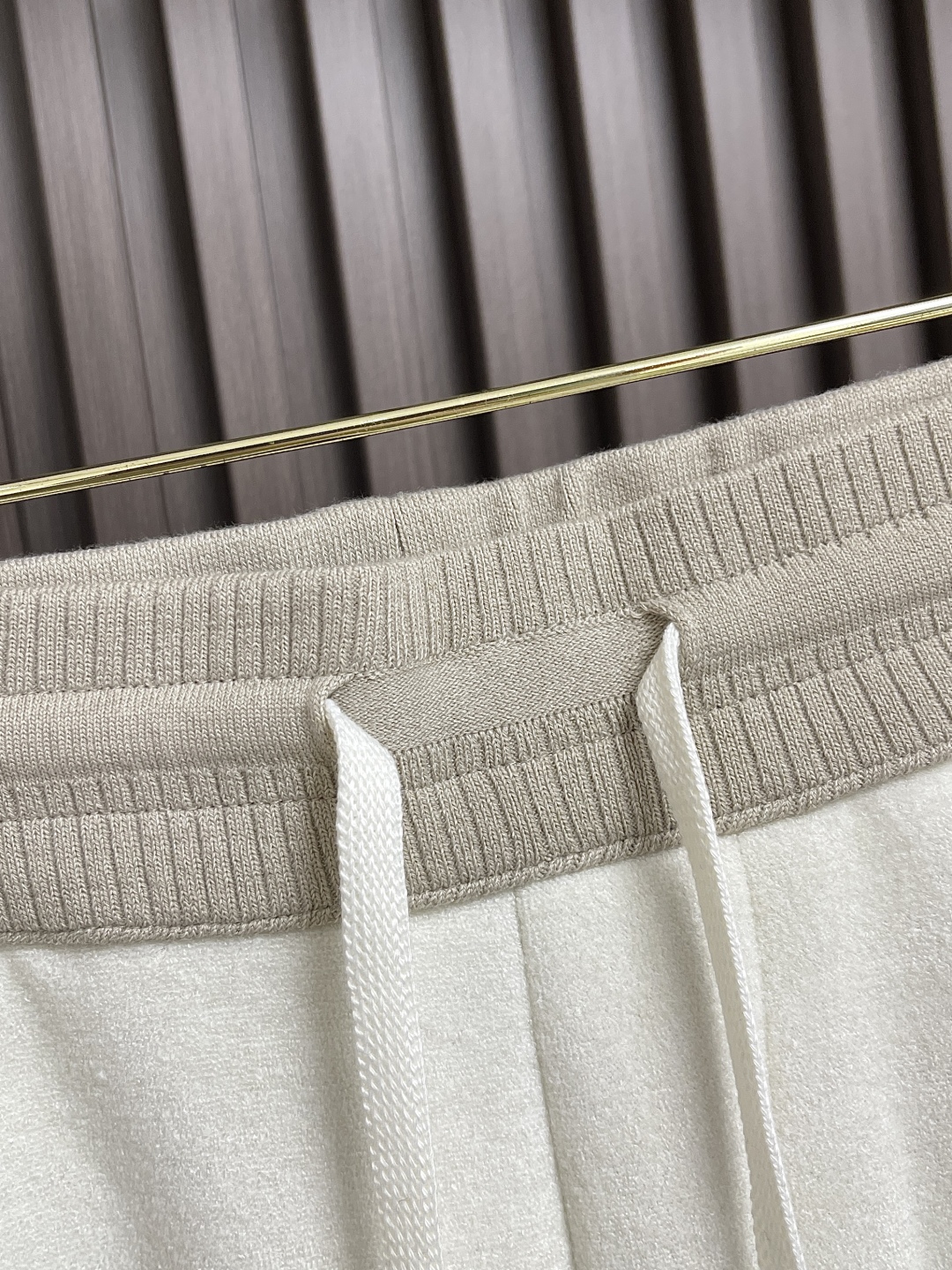 🛒🛒lP🆕 LoroPiana 2025SS 字母刺绣直筒运动裤，混纺面料、三标齐、松紧腰抽绳、合体的裁