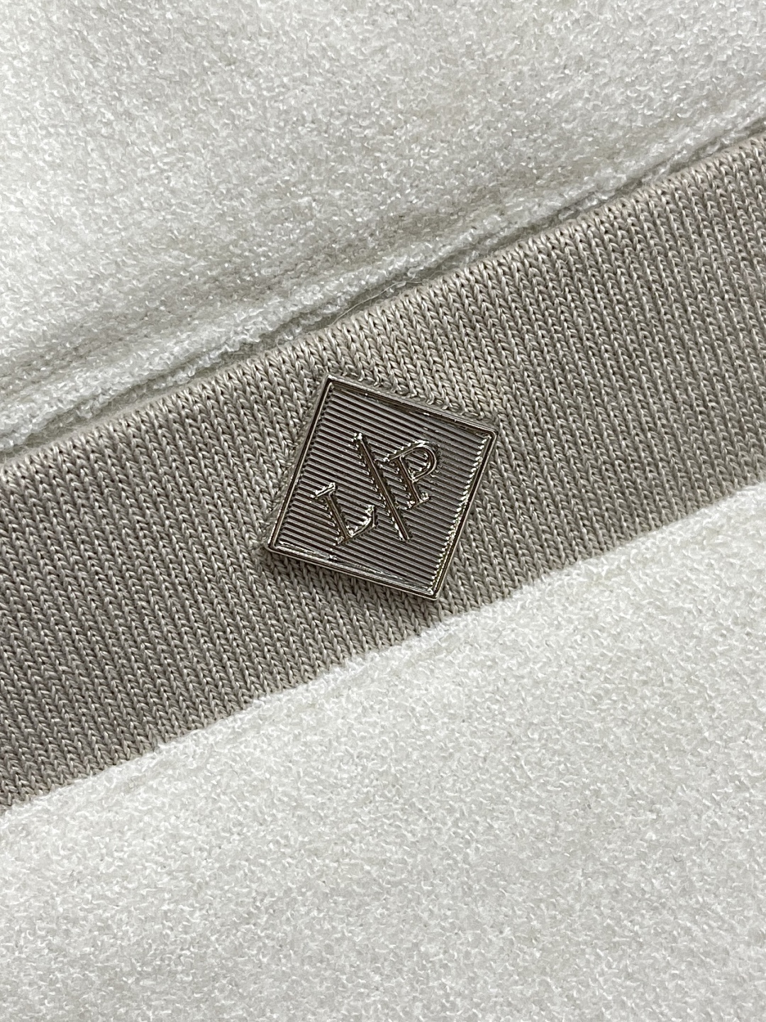 🛒🛒lP🆕 LoroPiana 2025SS 字母刺绣直筒运动裤，混纺面料、三标齐、松紧腰抽绳、合体的裁
