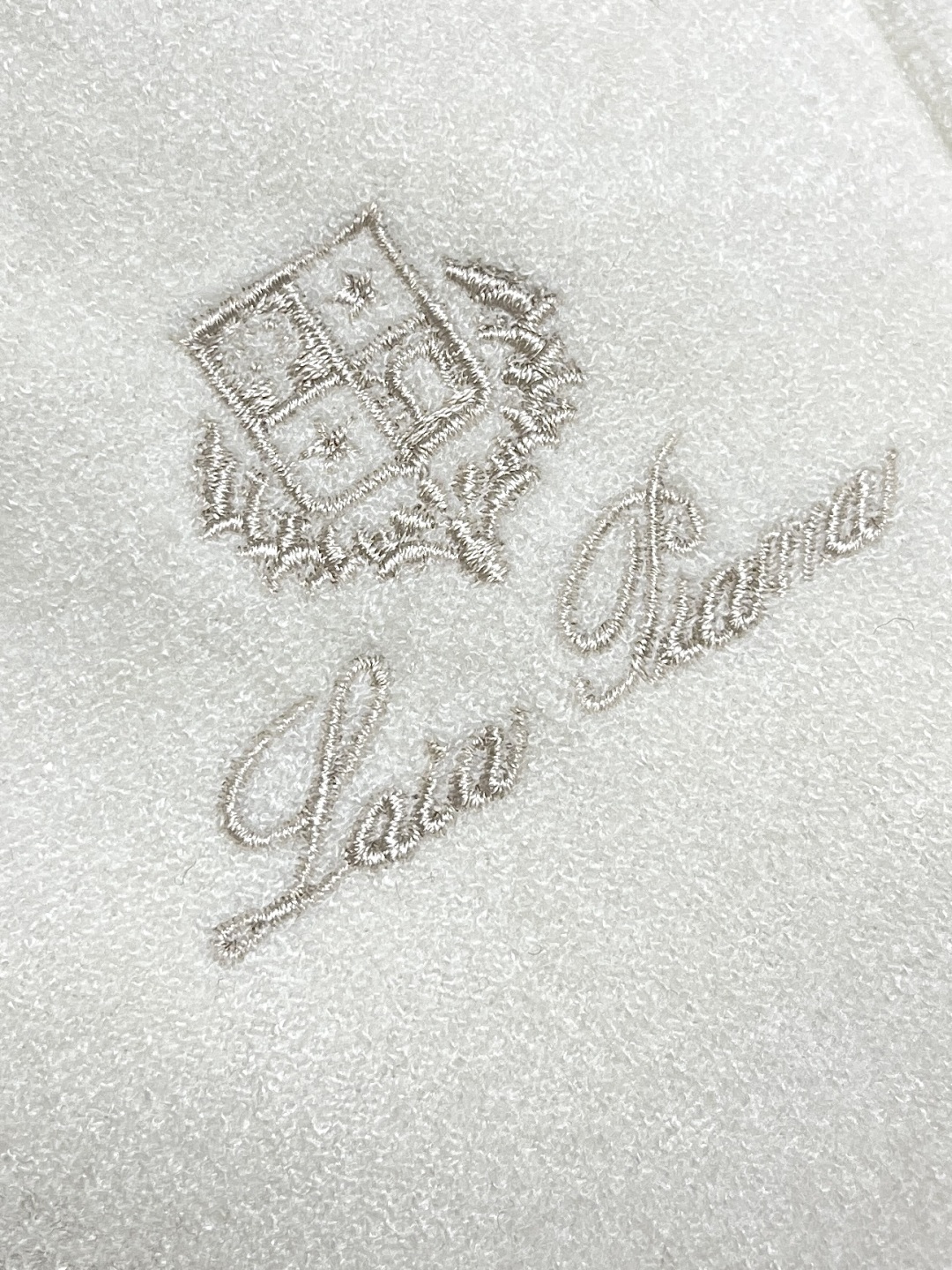 🛒🛒lP🆕 LoroPiana 2025SS 字母刺绣直筒运动裤，混纺面料、三标齐、松紧腰抽绳、合体的裁