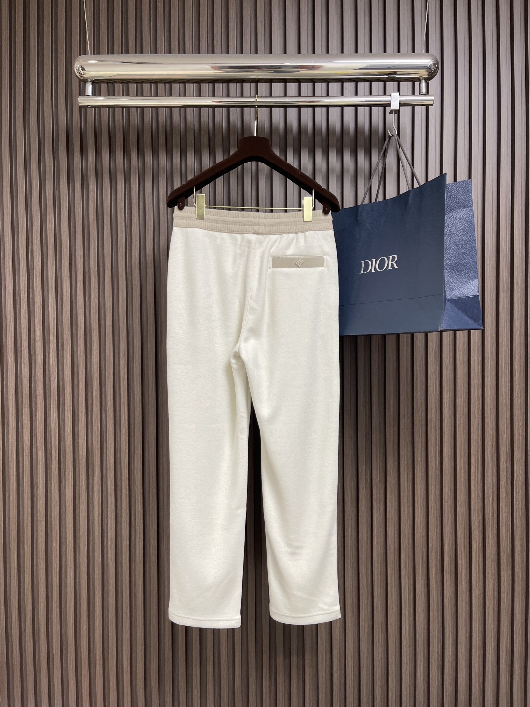 🛒🛒lP🆕 LoroPiana 2025SS 字母刺绣直筒运动裤，混纺面料、三标齐、松紧腰抽绳、合体的裁