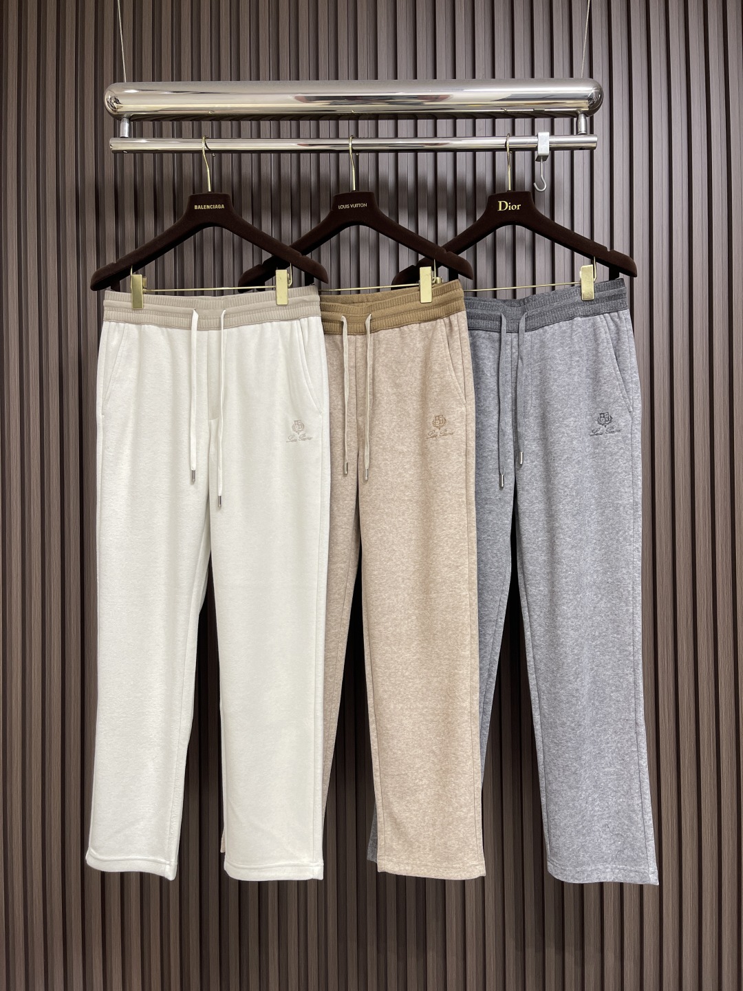 🛒🛒lP🆕 LoroPiana 2025SS 字母刺绣直筒运动裤，混纺面料、三标齐、松紧腰抽绳、合体的裁