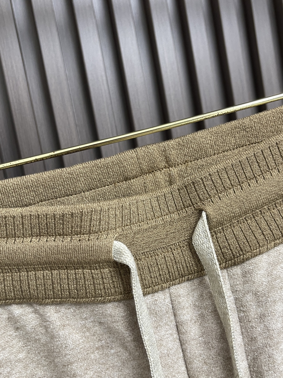 🛒🛒lP🆕 LoroPiana 2025SS 字母刺绣直筒运动裤，混纺面料、三标齐、松紧腰抽绳、合体的裁