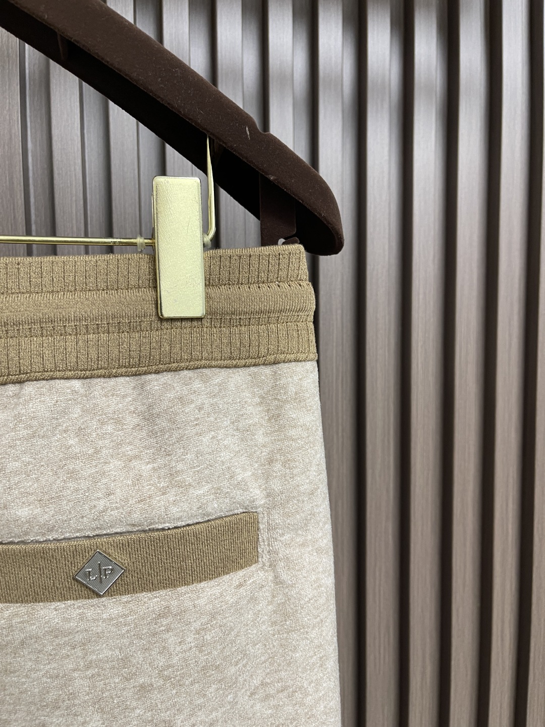🛒🛒lP🆕 LoroPiana 2025SS 字母刺绣直筒运动裤，混纺面料、三标齐、松紧腰抽绳、合体的裁