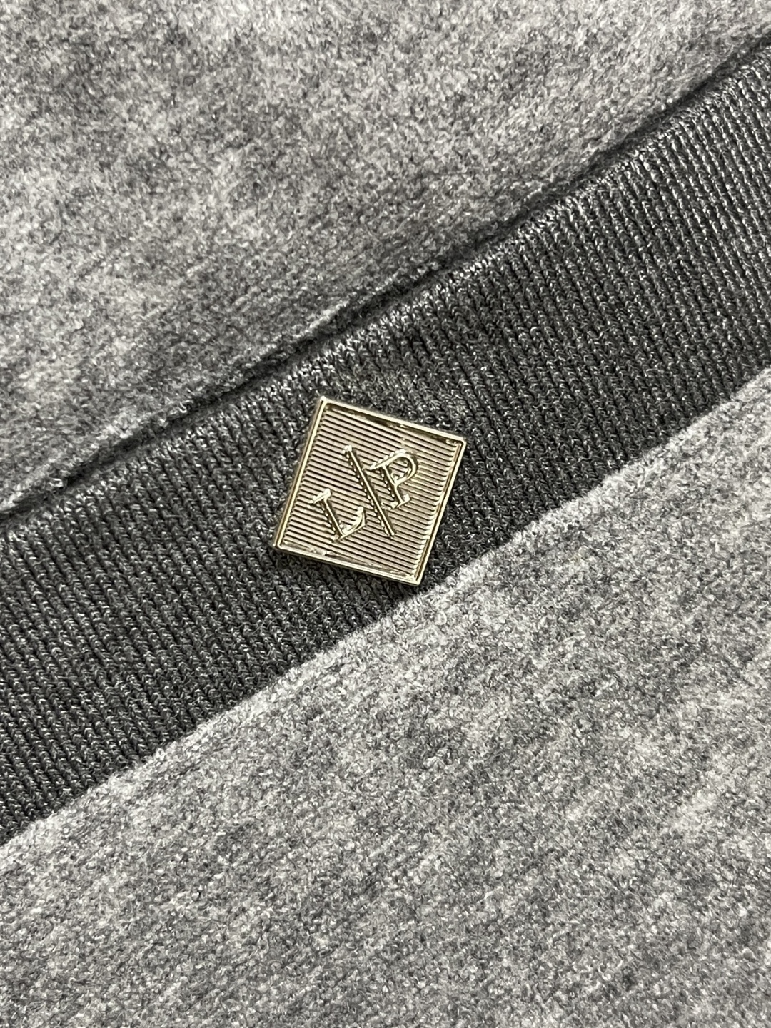 🛒🛒lP🆕 LoroPiana 2025SS 字母刺绣直筒运动裤，混纺面料、三标齐、松紧腰抽绳、合体的裁