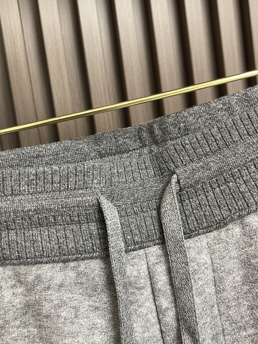 🛒🛒lP🆕 LoroPiana 2025SS 字母刺绣直筒运动裤，混纺面料、三标齐、松紧腰抽绳、合体的裁