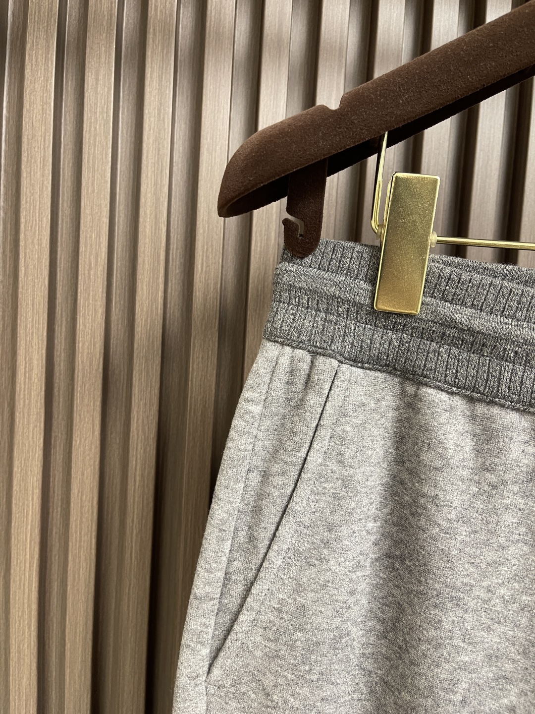 🛒🛒lP🆕 LoroPiana 2025SS 字母刺绣直筒运动裤，混纺面料、三标齐、松紧腰抽绳、合体的裁