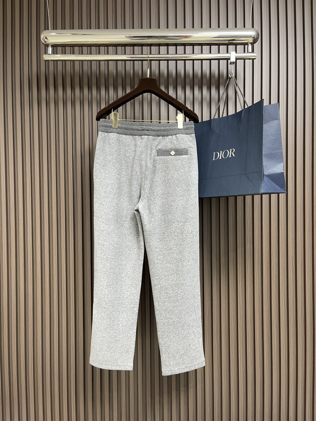 🛒🛒lP🆕 LoroPiana 2025SS 字母刺绣直筒运动裤，混纺面料、三标齐、松紧腰抽绳、合体的裁