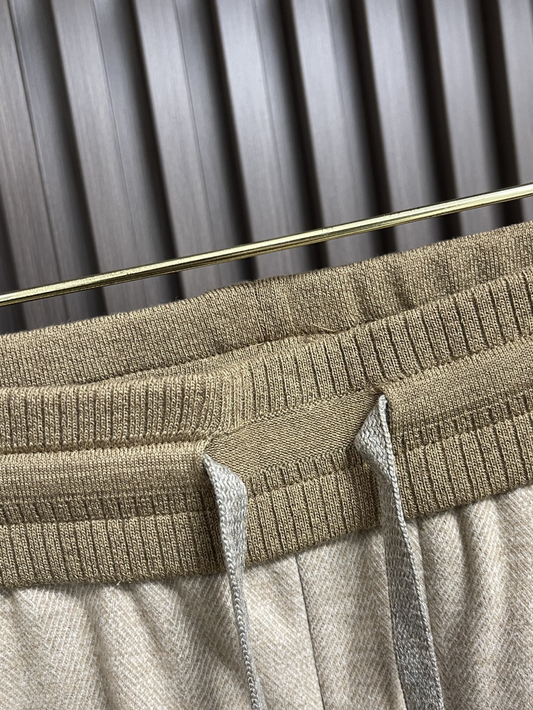 🛒🛒lP🆕 LoroPiana 2025SS 字母刺绣直筒运动裤,混纺面料、三标齐、松紧腰抽绳、合体的裁