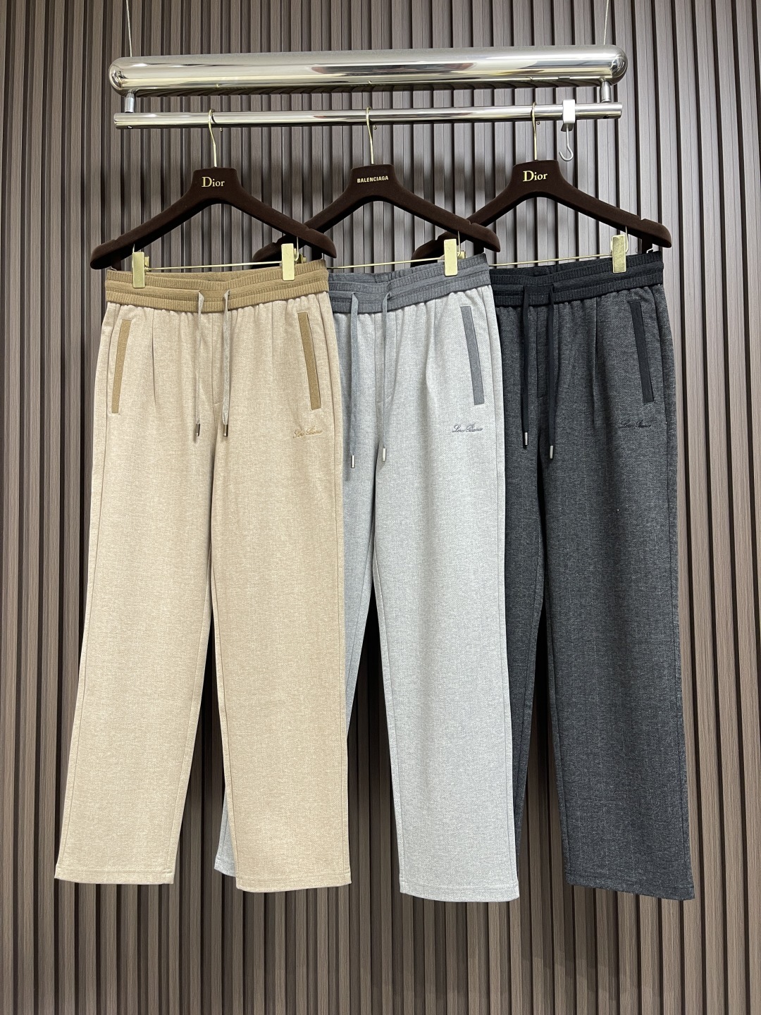 🛒🛒lP🆕 LoroPiana 2025SS 字母刺绣直筒运动裤,混纺面料、三标齐、松紧腰抽绳、合体的裁