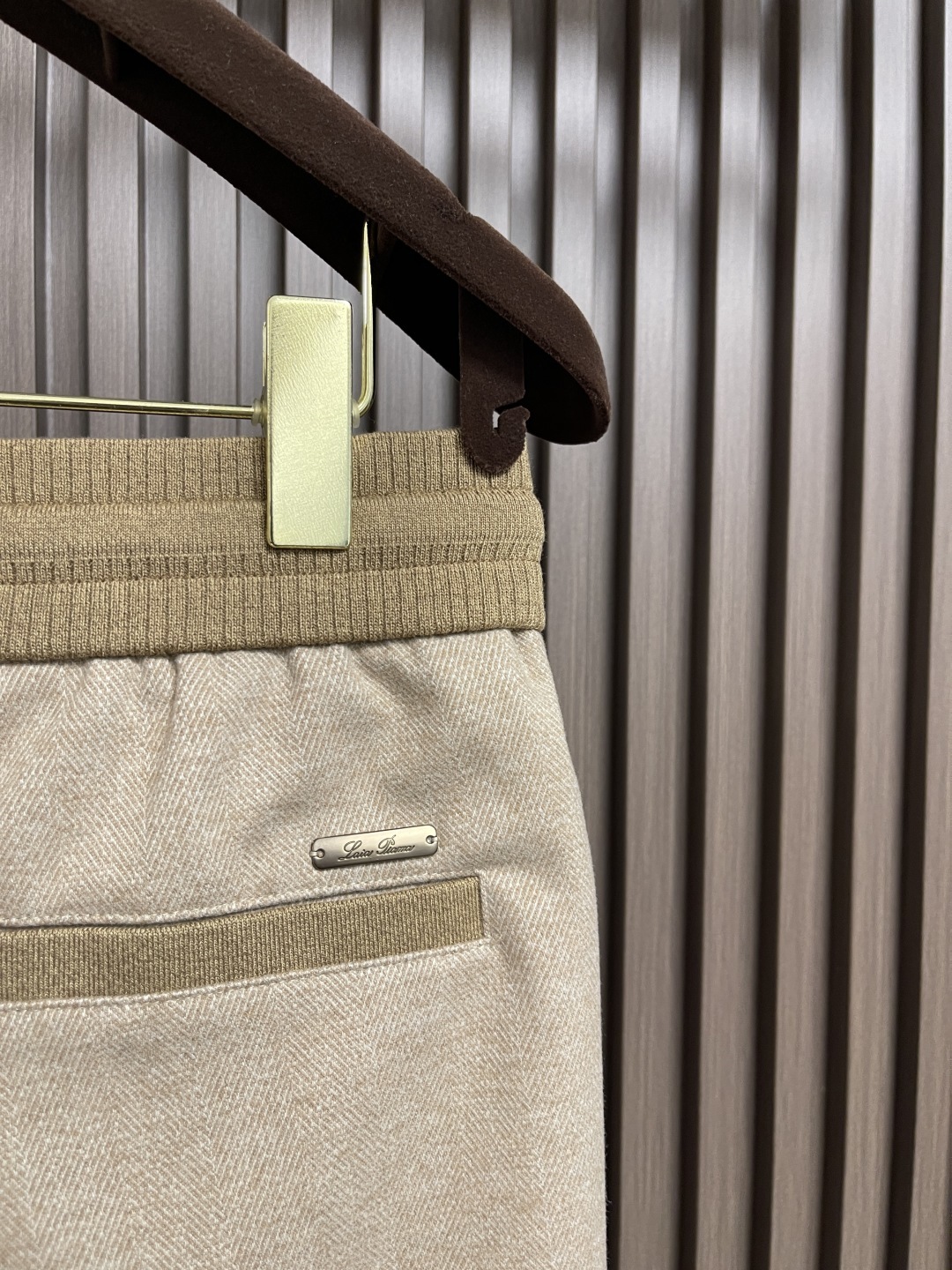 🛒🛒lP🆕 LoroPiana 2025SS 字母刺绣直筒运动裤,混纺面料、三标齐、松紧腰抽绳、合体的裁