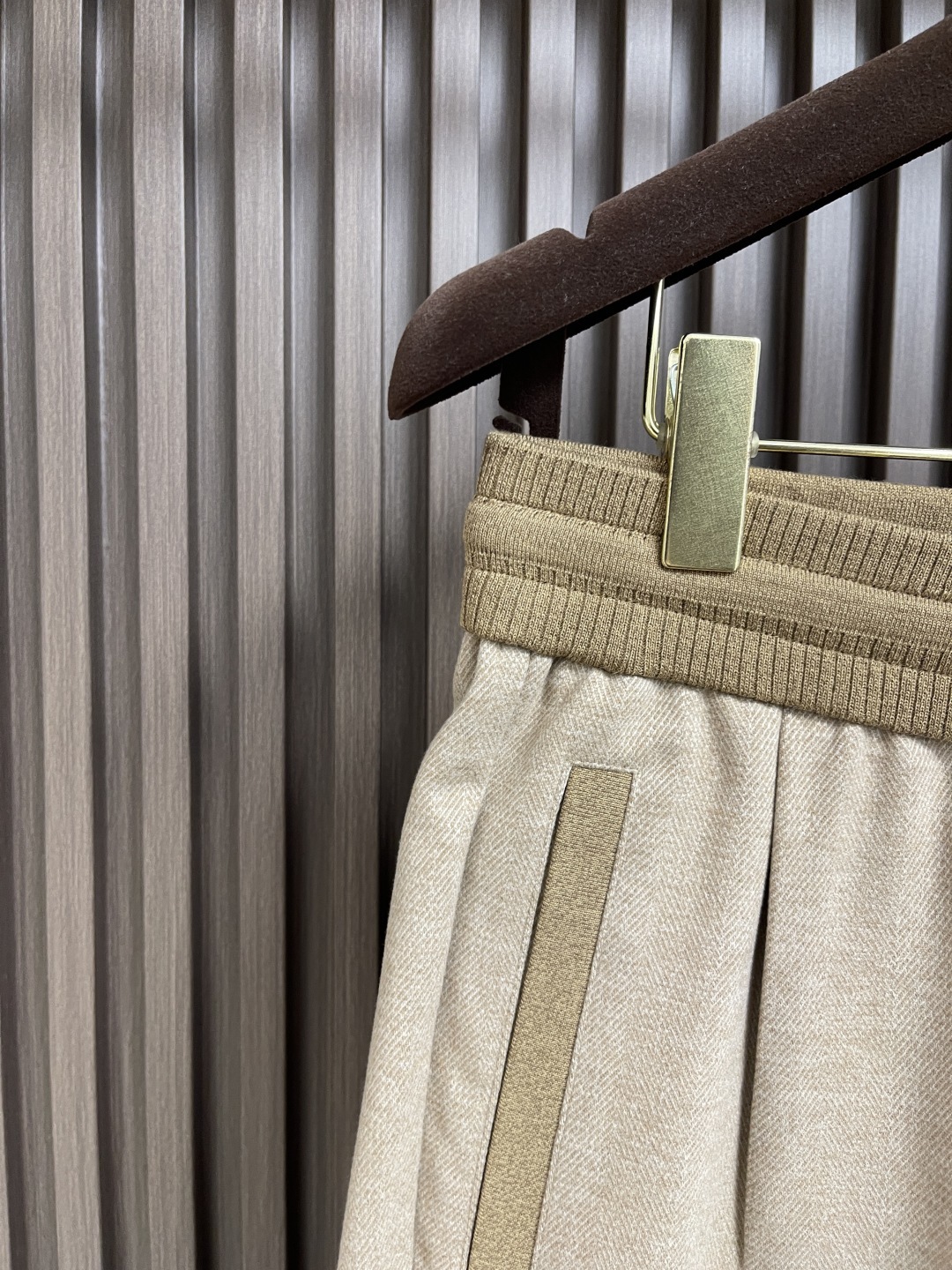 🛒🛒lP🆕 LoroPiana 2025SS 字母刺绣直筒运动裤,混纺面料、三标齐、松紧腰抽绳、合体的裁