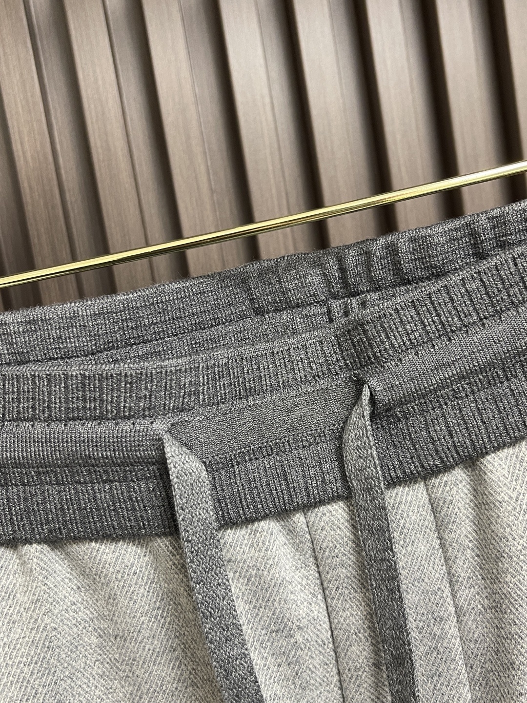 🛒🛒lP🆕 LoroPiana 2025SS 字母刺绣直筒运动裤,混纺面料、三标齐、松紧腰抽绳、合体的裁