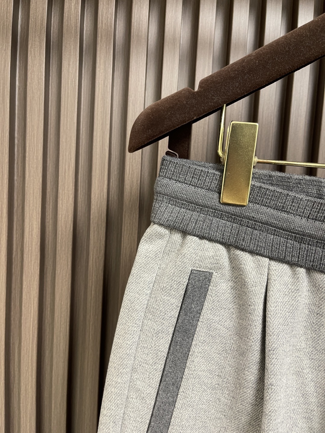 🛒🛒lP🆕 LoroPiana 2025SS 字母刺绣直筒运动裤,混纺面料、三标齐、松紧腰抽绳、合体的裁