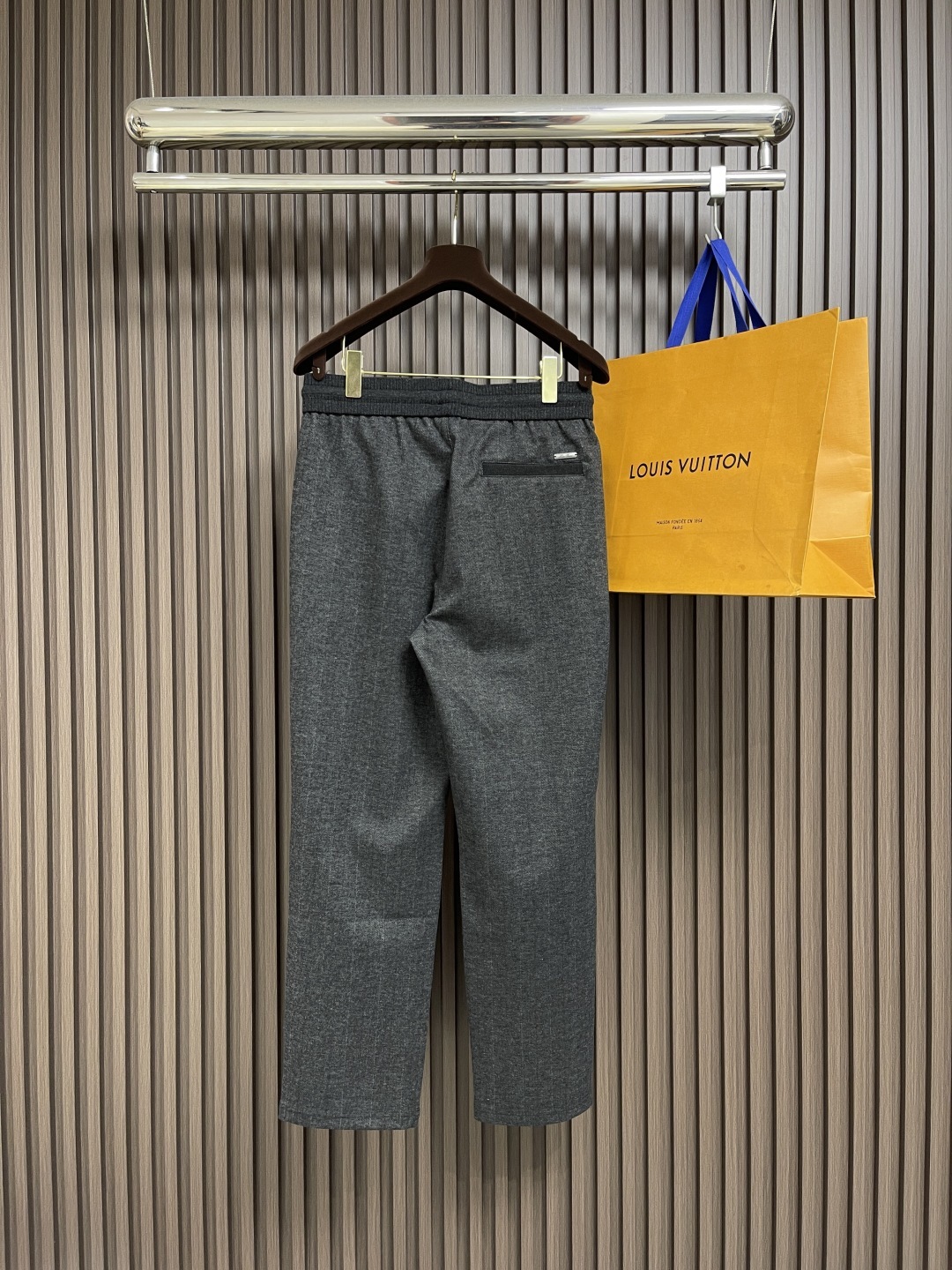 🛒🛒lP🆕 LoroPiana 2025SS 字母刺绣直筒运动裤,混纺面料、三标齐、松紧腰抽绳、合体的裁