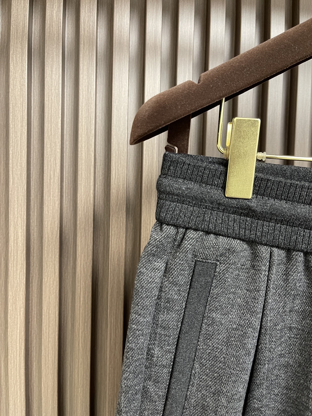 🛒🛒lP🆕 LoroPiana 2025SS 字母刺绣直筒运动裤,混纺面料、三标齐、松紧腰抽绳、合体的裁