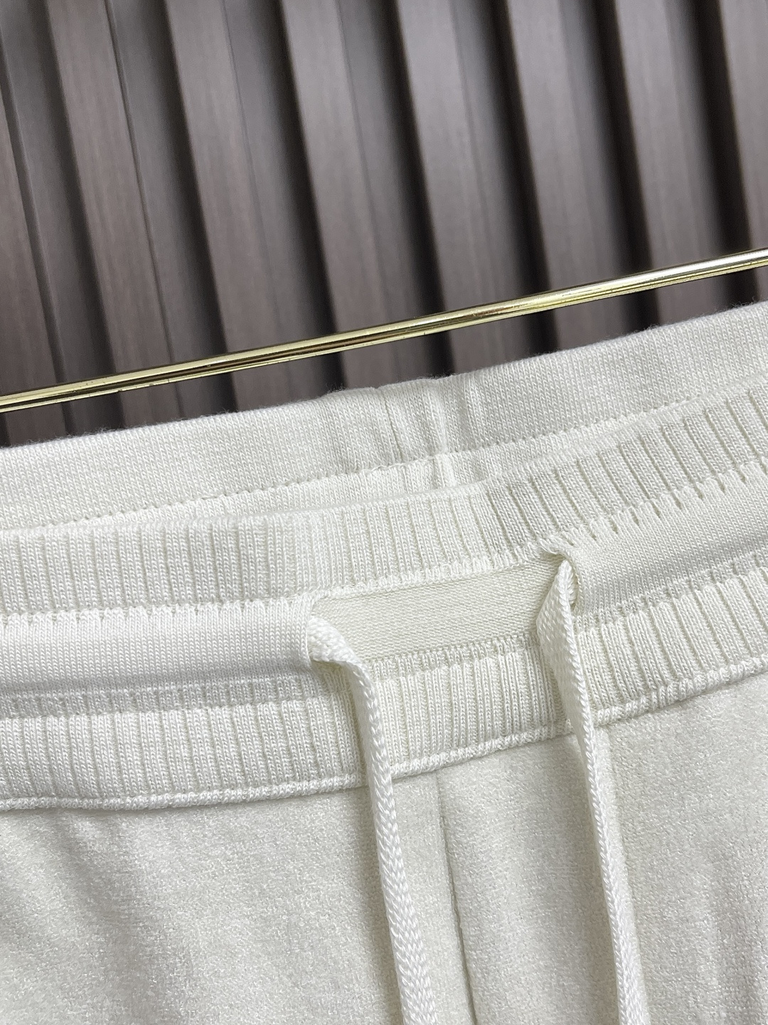 🛒🛒lP🆕 LoroPiana 秋冬新款男士直筒运动裤，混纺面料、三标齐、松紧腰抽绳、合体的裁剪、车线工