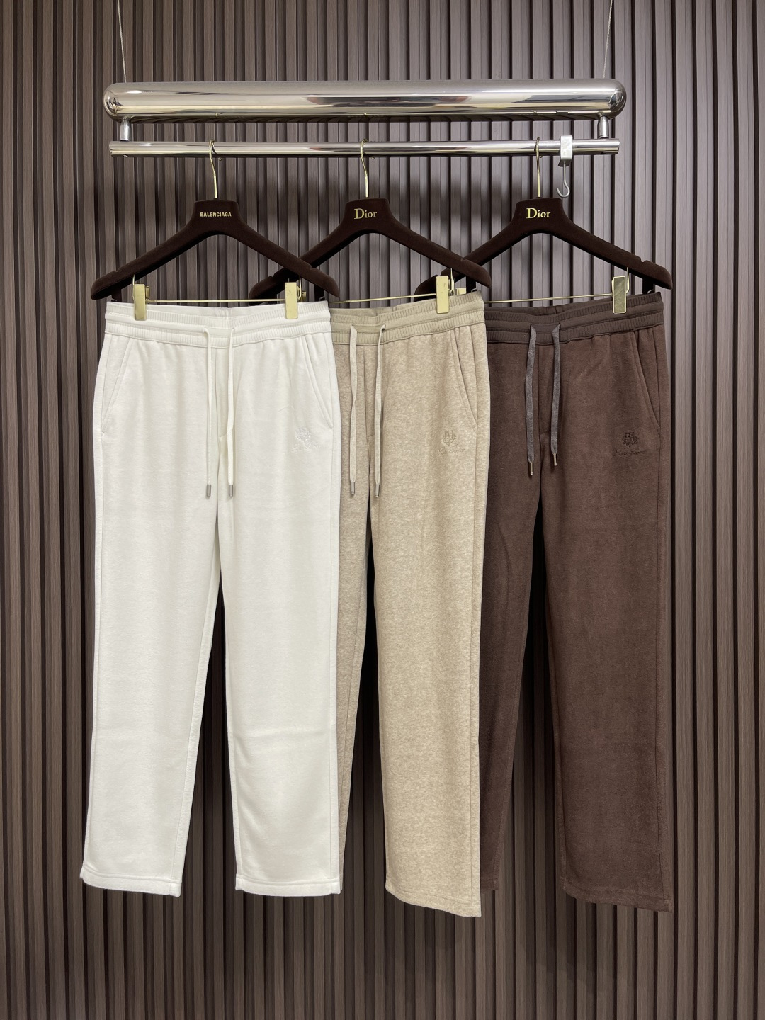 🛒🛒lP🆕 LoroPiana 秋冬新款男士直筒运动裤，混纺面料、三标齐、松紧腰抽绳、合体的裁剪、车线工