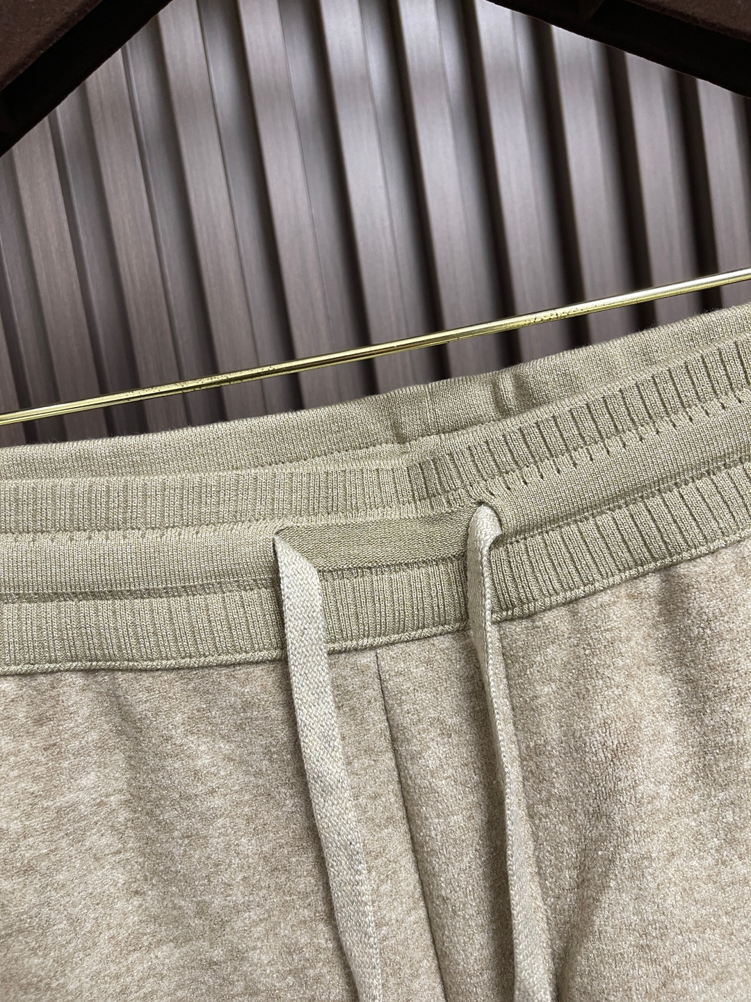 🛒🛒lP🆕 LoroPiana 秋冬新款男士直筒运动裤，混纺面料、三标齐、松紧腰抽绳、合体的裁剪、车线工