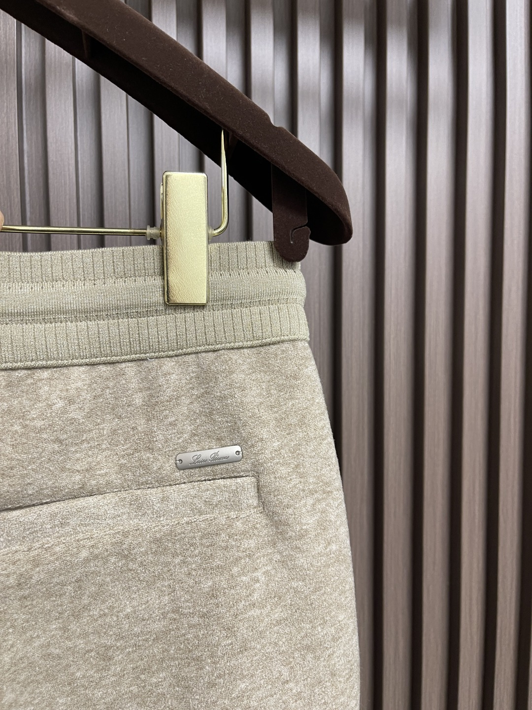 🛒🛒lP🆕 LoroPiana 秋冬新款男士直筒运动裤，混纺面料、三标齐、松紧腰抽绳、合体的裁剪、车线工